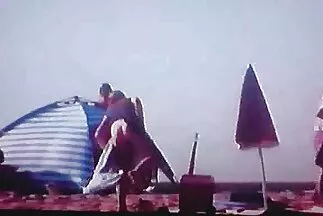 A kleptomán szomszéd ingyen duci szex enyhe szopással leszállt.