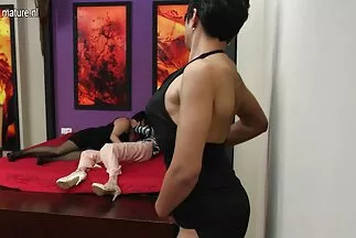 A közös élet ingyenes sexvideok első napja csoportos szexben.