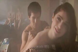 Rángatózik a lábával