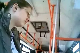 Finomság apa lanya xxx a pénisz hegyén.