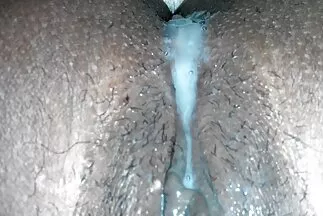 A ingyenes erotikus filmek jacuzzi visszahozza az orgazmust a megállás nélküli szex során.
