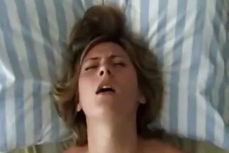 Egy szeretett lány mellei szexvideó letöltés között.